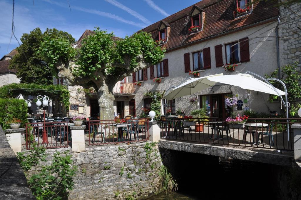 Logis Hotels - Auberge De L'Ile - Hotel 3 Etoiles Et Restaurant Creysse  Exterior photo