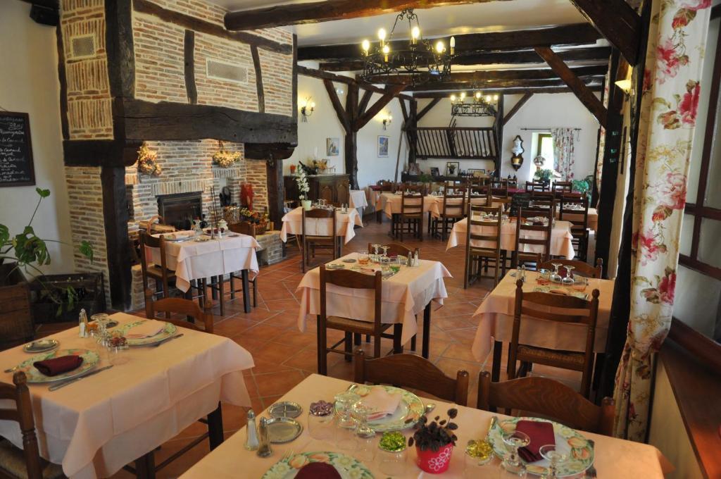 Logis Hotels - Auberge De L'Ile - Hotel 3 Etoiles Et Restaurant Creysse  Exterior photo