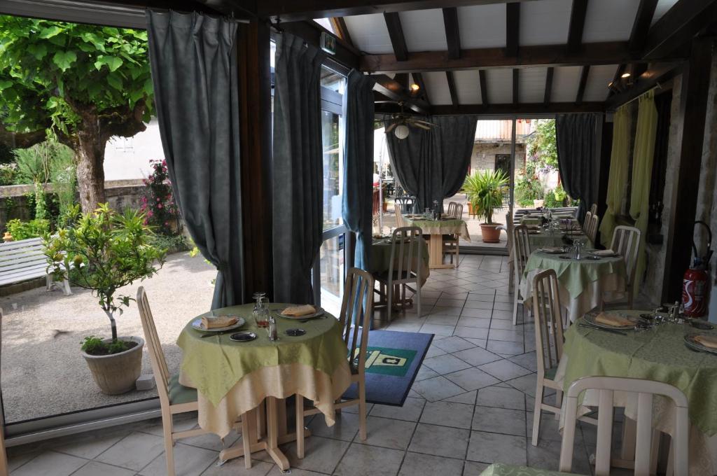 Logis Hotels - Auberge De L'Ile - Hotel 3 Etoiles Et Restaurant Creysse  Exterior photo